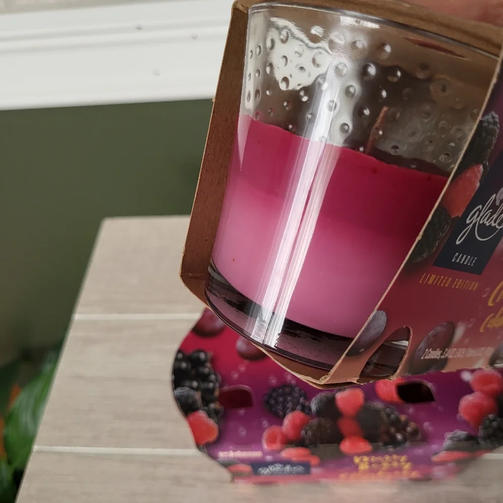 2 Twin Pack Glade Limited‎ Edition Merry Berry Cranberry Celebration Candles